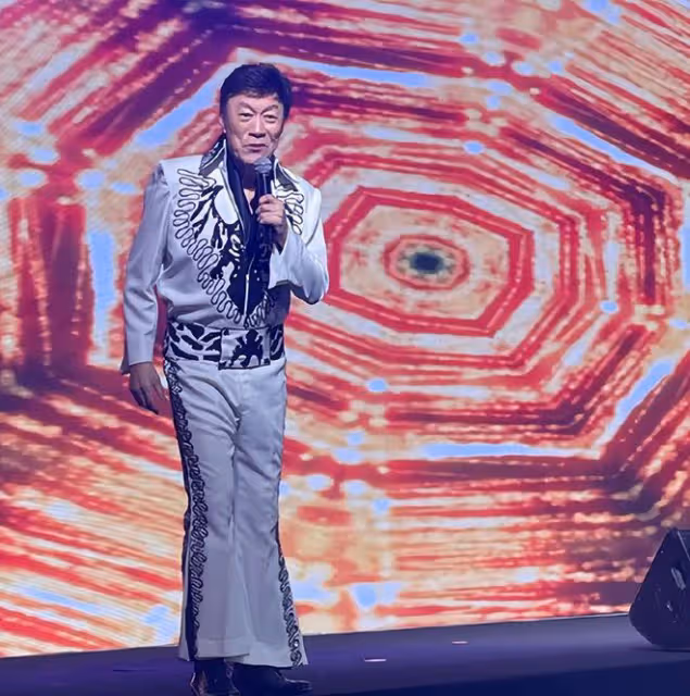 78歲港星廣州開演唱會,葉子楣魏秋樺現身支持,「陳近南」罕露面