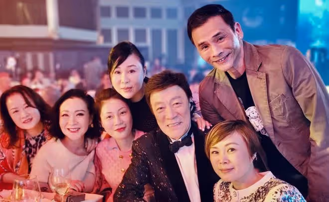 78歲港星廣州開演唱會，葉子楣魏秋樺現身支持，「陳近南」罕露面