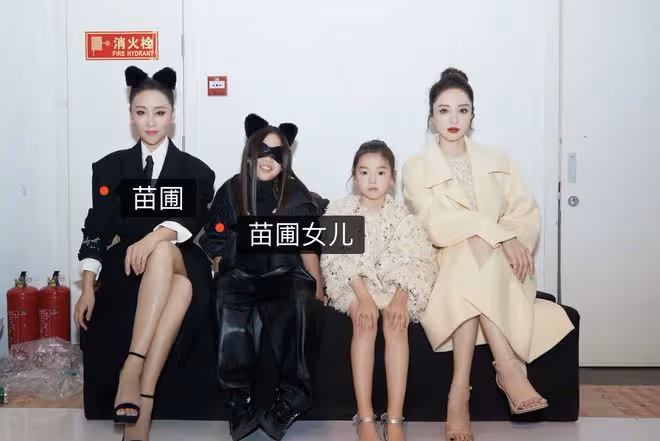董璇曬母女走秀超有范兒,苗圃龍鳳胎女兒罕見曝光,長得太像媽媽