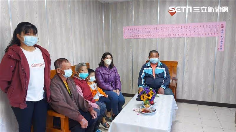 「屏東少女夢成真」一家4口擠5坪大的房間,200位義工免費「打造22坪新家」 進門一看她哭了:我終於有床,可以好好睡覺了