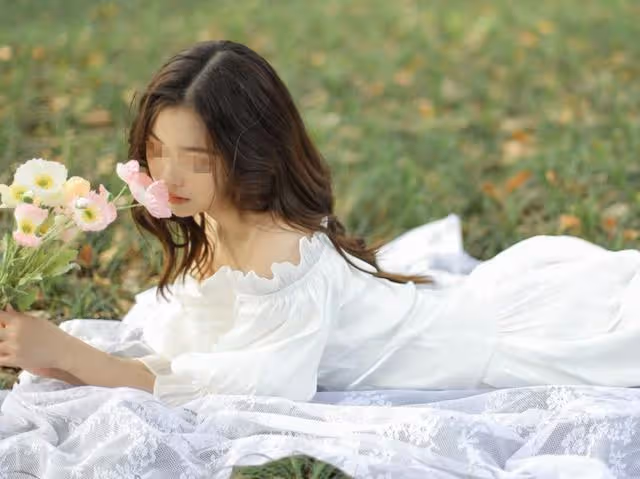 離婚後,半夜看到前夫發的朋友圈,我才明白輸的人原來是我