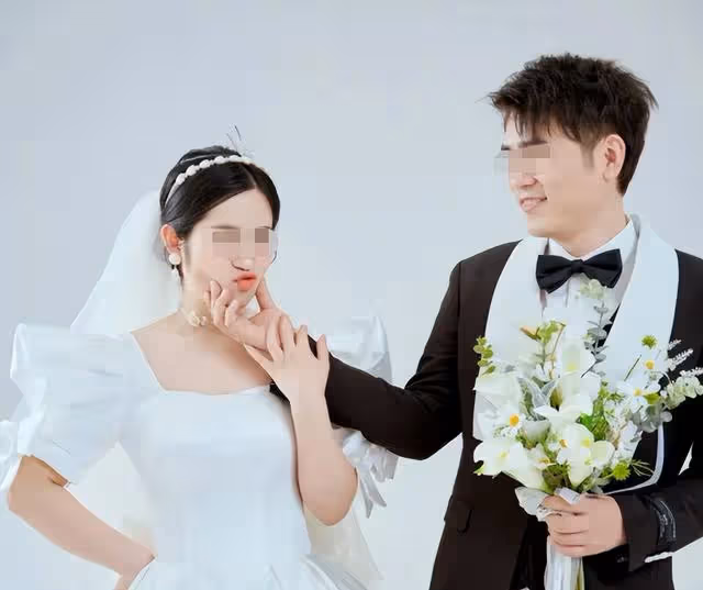 離婚後，半夜看到前夫發的朋友圈，我才明白輸的人原來是我