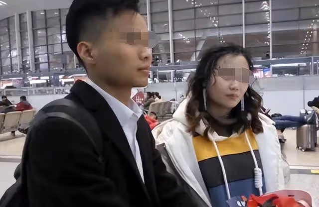 陪鳳凰男回老家,8千工資不夠發,准婆婆:還差兩個紅包