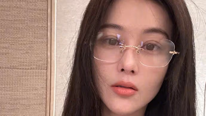 35歲張馨予近照瘦出新高度，素顏出鏡被指變樣了，網友齊呼認不出