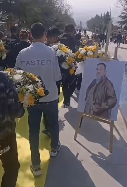 陸樹銘去世4個月終下葬，墓地莊嚴遼闊，此前遺體一直存放殯儀館