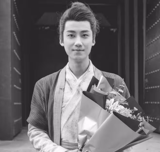 知名歌手心肌梗塞去世，年僅37歲，去世前臉色蒼白行為詭異