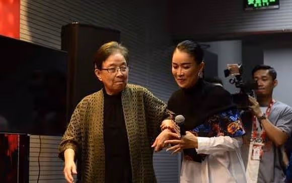 那英毛阿敏同台飆歌，開口立見高下，網友：難怪谷建芬更愛大師姐