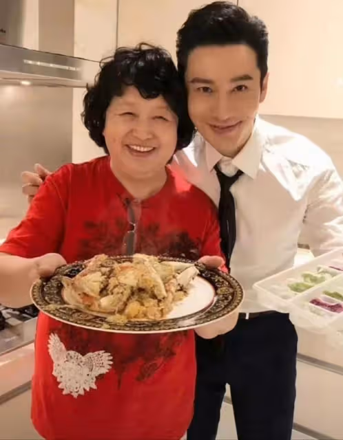 修成正果？黃曉明帶葉珂參加家宴，女方已見過黃曉明的父母和外婆