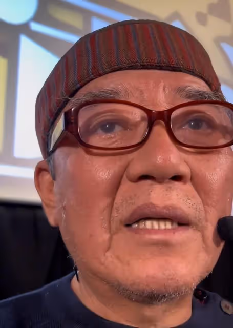 倚老賣老？70歲李立群餐館就餐為難服務員，要求道歉且開除服務員
