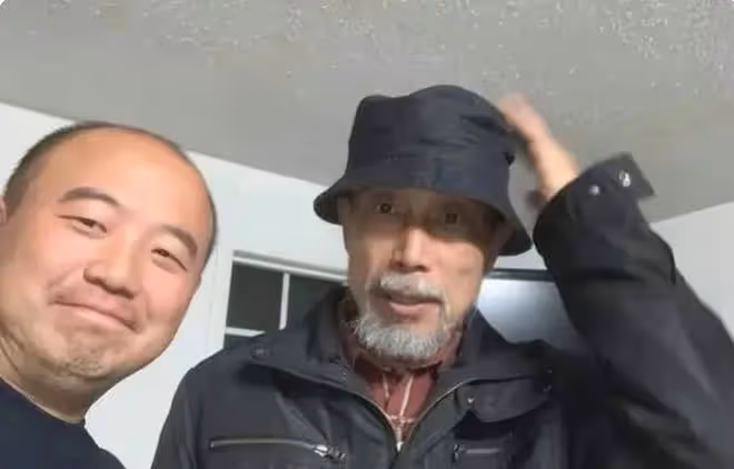 孫海英呂麗萍合體撿垃圾，被曝年收入數百萬，還與乞丐搶垃圾？