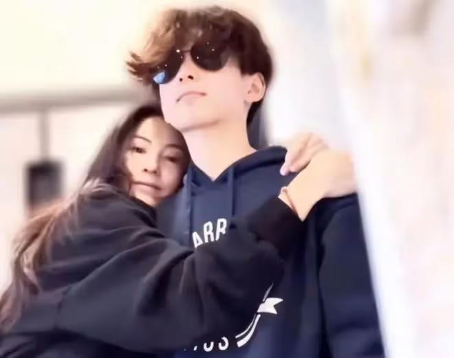 張柏芝超市遭遇陌生男叨擾，二兒子小Q保護媽媽差點動手打人