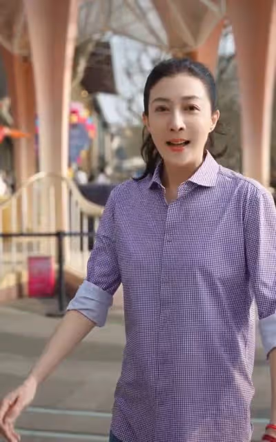成龍吳綺莉復合？女方戴鑽戒疑定居杭州，成龍曾在杭州買房引猜測