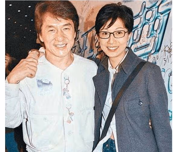 成龍吳綺莉復合？女方戴鑽戒疑定居杭州，成龍曾在杭州買房引猜測