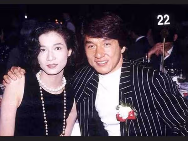 成龍吳綺莉復合？女方戴鑽戒疑定居杭州，成龍曾在杭州買房引猜測