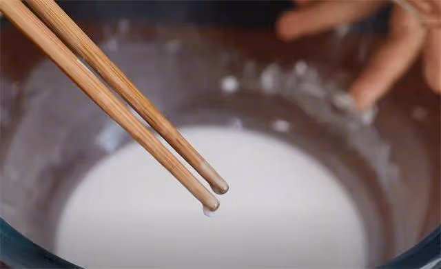 做涼粉時,只需水和澱粉就能做,正確配方教給你,彈韌爽滑不斷裂