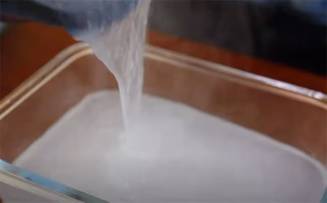 做涼粉時,只需水和澱粉就能做,正確配方教給你,彈韌爽滑不斷裂