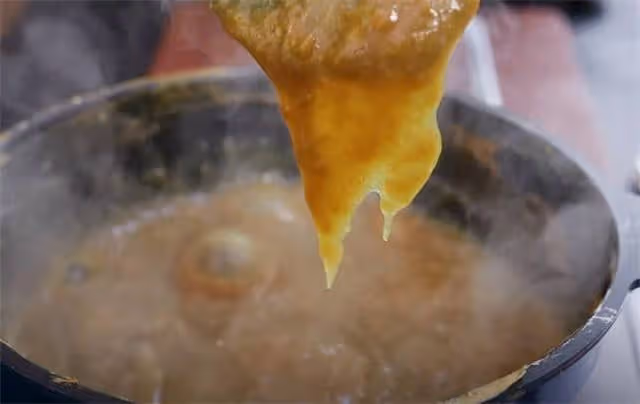 做涼粉,還是傳統老式做法最靠譜,彈韌爽滑,像皮筋一樣甩不斷