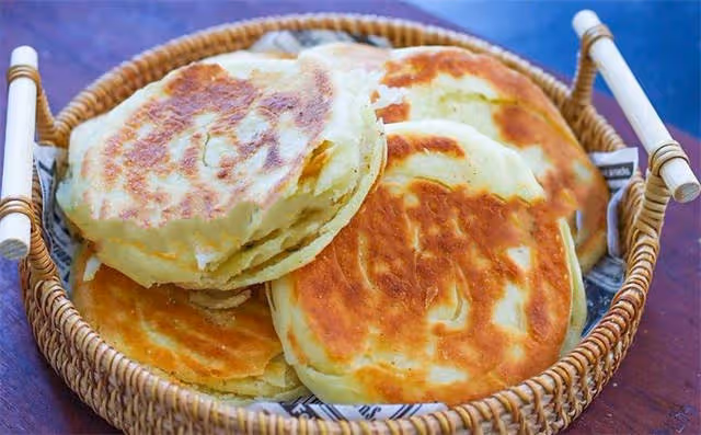 1碗面1碗水,原來飯店燒餅都這樣做,酥軟又薄層,吃上一口滿嘴香