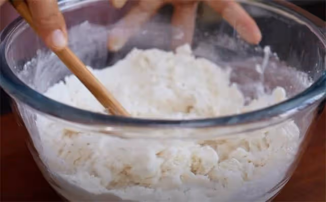 用開水燙麵蒸饅頭,老一輩祖傳手藝,雪白鬆軟不塌陷,越嚼越香甜