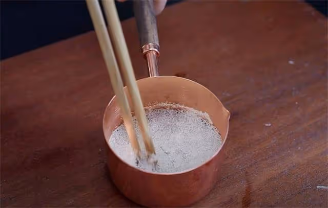用開水燙麵蒸饅頭,老一輩祖傳手藝,雪白鬆軟不塌陷,越嚼越香甜