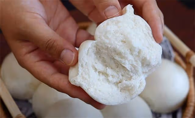 用開水燙麵蒸饅頭,老一輩祖傳手藝,雪白鬆軟不塌陷,越嚼越香甜