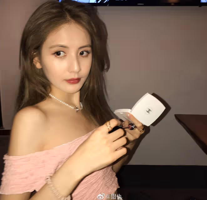 母子平安!25歲甜仇曬全家福官宣一索得子,老公比王思聰還大2歲