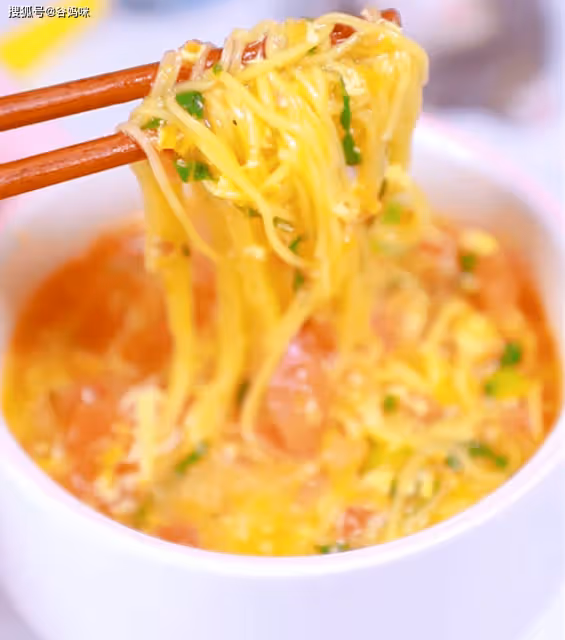 初春給乖寶做這碗面,酸甜適口,營養又美味,寶寶吃得香噴噴!