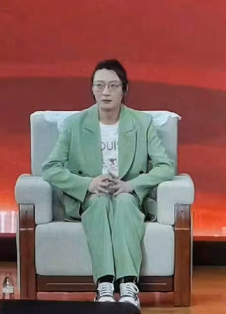 《狂飆》「反派」進校園被瘋狂追捧，配角們的爭議行為該叫停了？