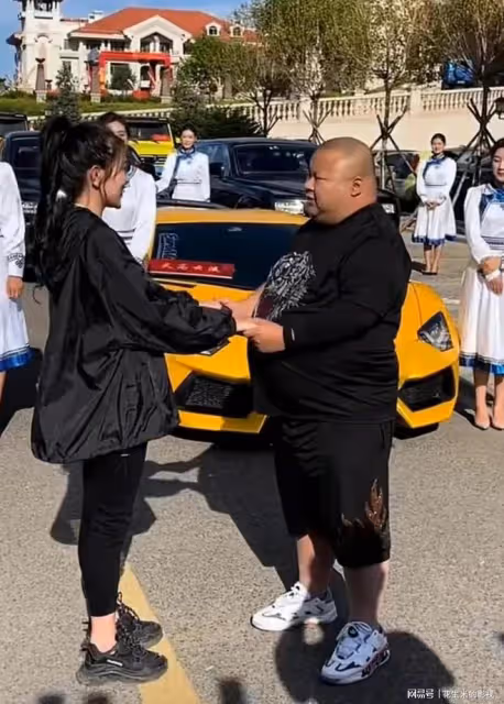 網紅老狗：心臟病復發後，妻子變賣家產跑路，父母賣地賣房籌錢