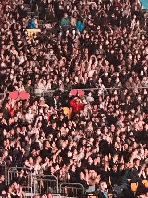 防彈少年團V和Blackpink Jennie同場,看哈里·斯泰爾斯韓國演唱會