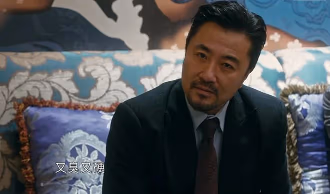 他是誰：聶小雨頻頻出格，衛國平人設崩塌，兩人的感情戲越來越扯