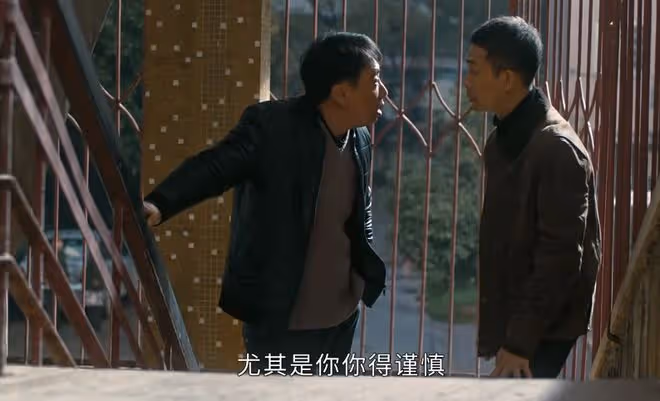 他是誰：聶小雨頻頻出格，衛國平人設崩塌，兩人的感情戲越來越扯
