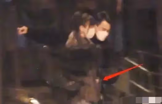 三瓜！港媒曝李曉峰懷孕2個月，楊冪急於接回女兒，劉愷威不同意