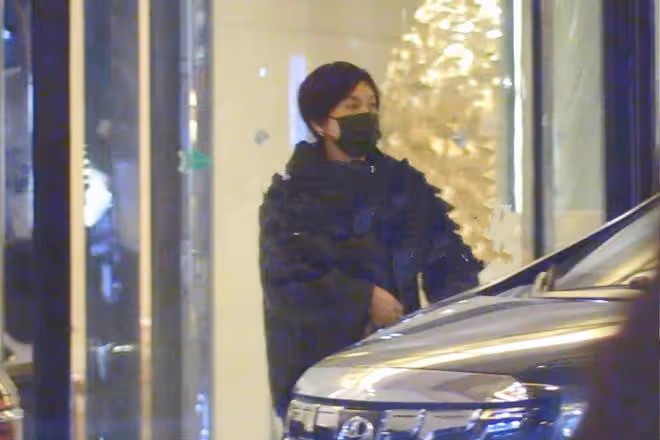 68歲張國立攜妻與宋丹丹聚餐，鄧婕年輕富態，62歲宋丹丹精神奕奕
