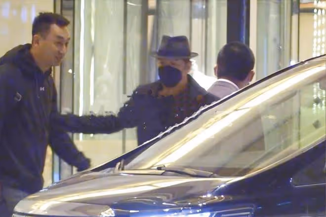68歲張國立攜妻與宋丹丹聚餐，鄧婕年輕富態，62歲宋丹丹精神奕奕