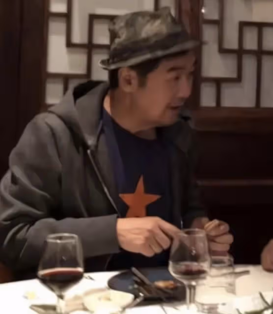 68歲張國立攜妻與宋丹丹聚餐，鄧婕年輕富態，62歲宋丹丹精神奕奕