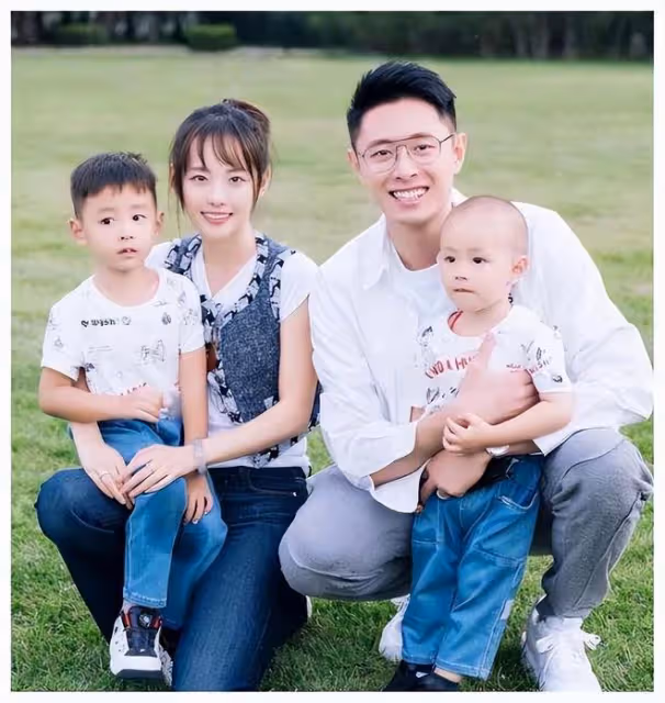 張嘉倪婚變後，帶兩個兒子遊樂場玩耍，母子感情不受買超出軌影響