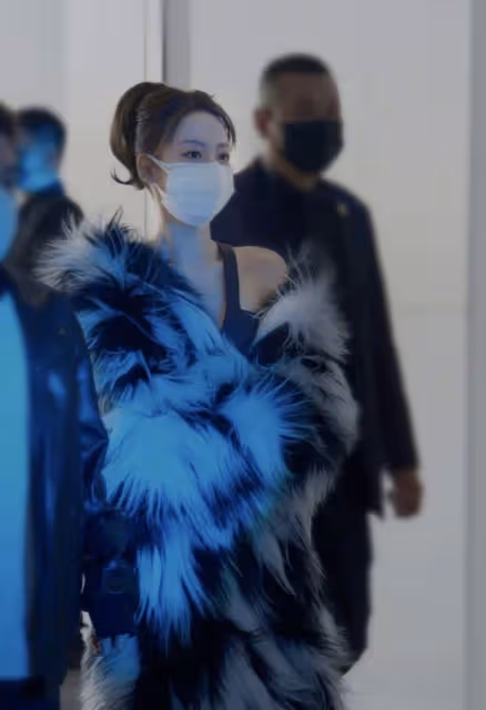 張嘉倪婚變後，帶兩個兒子遊樂場玩耍，母子感情不受買超出軌影響