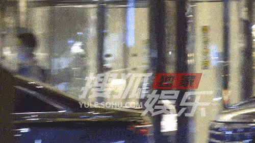 宋丹丹夫婦設宴請客，鄧婕拎2萬6包包赴約，張國立戴禮帽顯大佬范