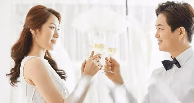 婚禮結束當晚，婆婆問兒媳拿回改口費，兒媳當場提出離婚