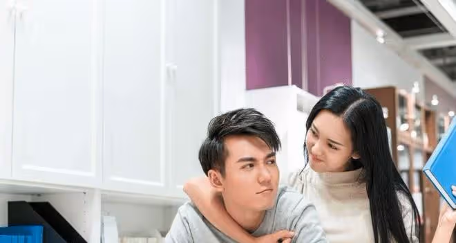 婚禮結束當晚，婆婆問兒媳拿回改口費，兒媳當場提出離婚