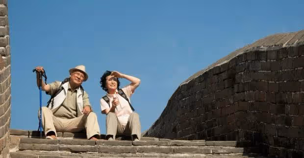 公婆不帶孫每月給兒媳5千，旅遊一個月後，回來發現兒媳把鎖換了