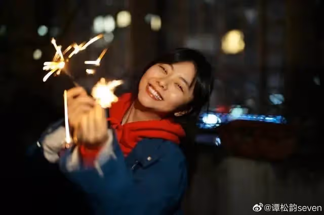 童顏女神譚松韻的10個秘密!斗圖王者愛吃辣子愛喝茶