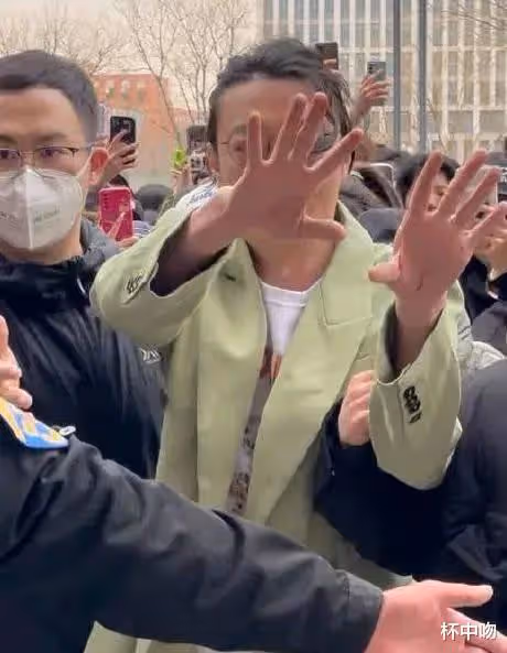 「高啟盛」蘇小玎剛紅就膨脹?直播帶貨不尊重女性,董璇之前怎麼看上他了...