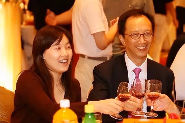 塵埃落定!「跳水皇后」伏明霞離婚懸念揭曉,本人正式回應來了