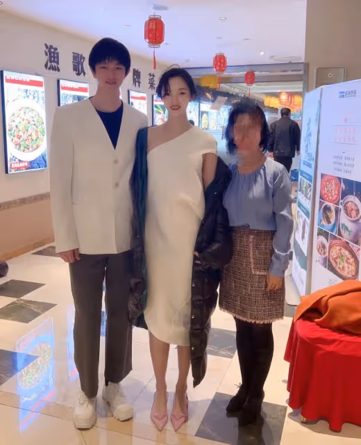 雎曉雯被曝奉子成婚,嫁同行男模被扒喜宴寒酸,請客酒店人均49元