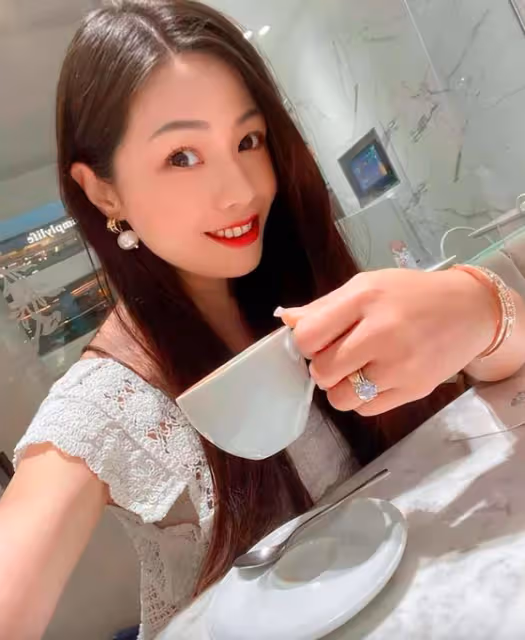 李龍基已完成房產轉移,財產不給兒女全給女友,女方發文很有內涵