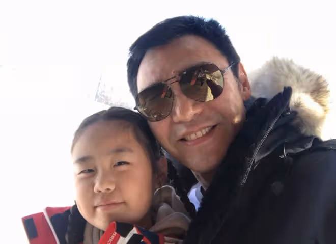 鍾鎮濤18歲女兒穿弔帶秀身材!被3所名校搶著要,疑有意進娛樂圈