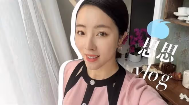 李思思罕曬倆兒子!身材變瘦白嫩似少女,倆娃高鼻樑瓜子臉神似媽
