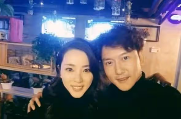 李思思罕曬倆兒子!身材變瘦白嫩似少女,倆娃高鼻樑瓜子臉神似媽